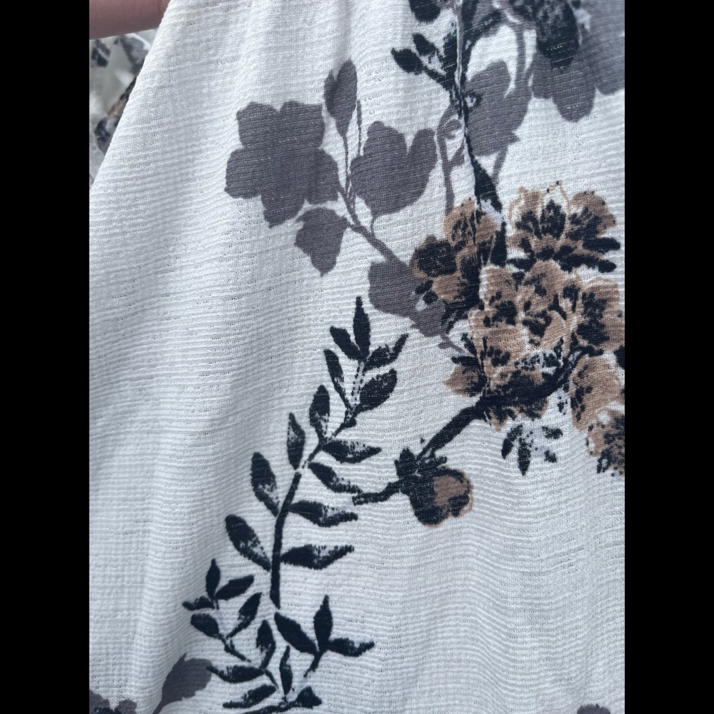 Black and Cream Floral Blouse - Picture 2 of 14